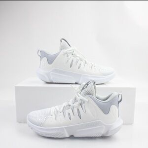 Under Armour Basketball Shoe Women's
White Size 8
